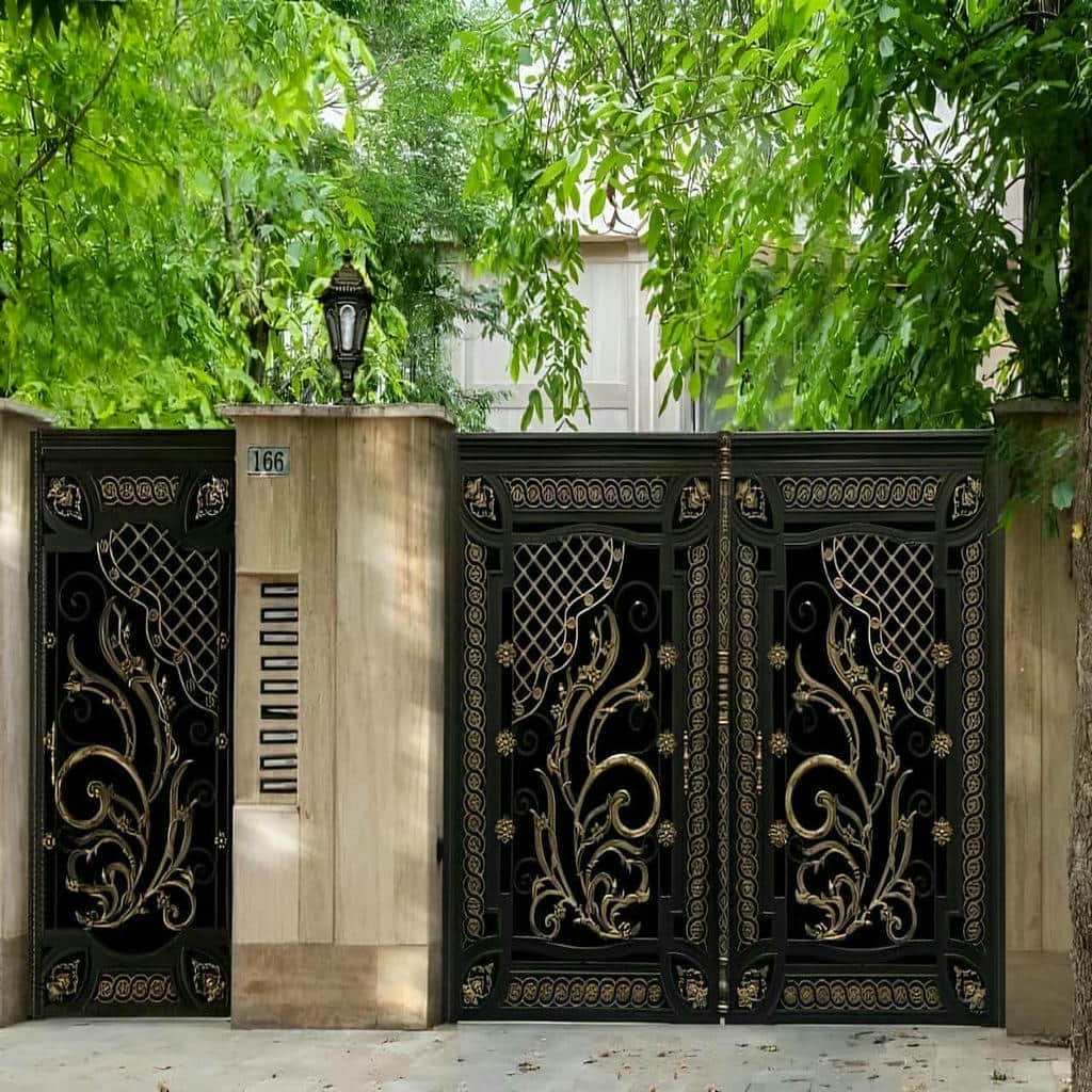 درب فرفورژه حیاط در قشم