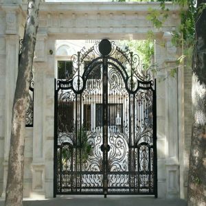 درب فرفورژه حیاط در کمال شهر