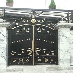 درب فرفورژه حیاط در کردان