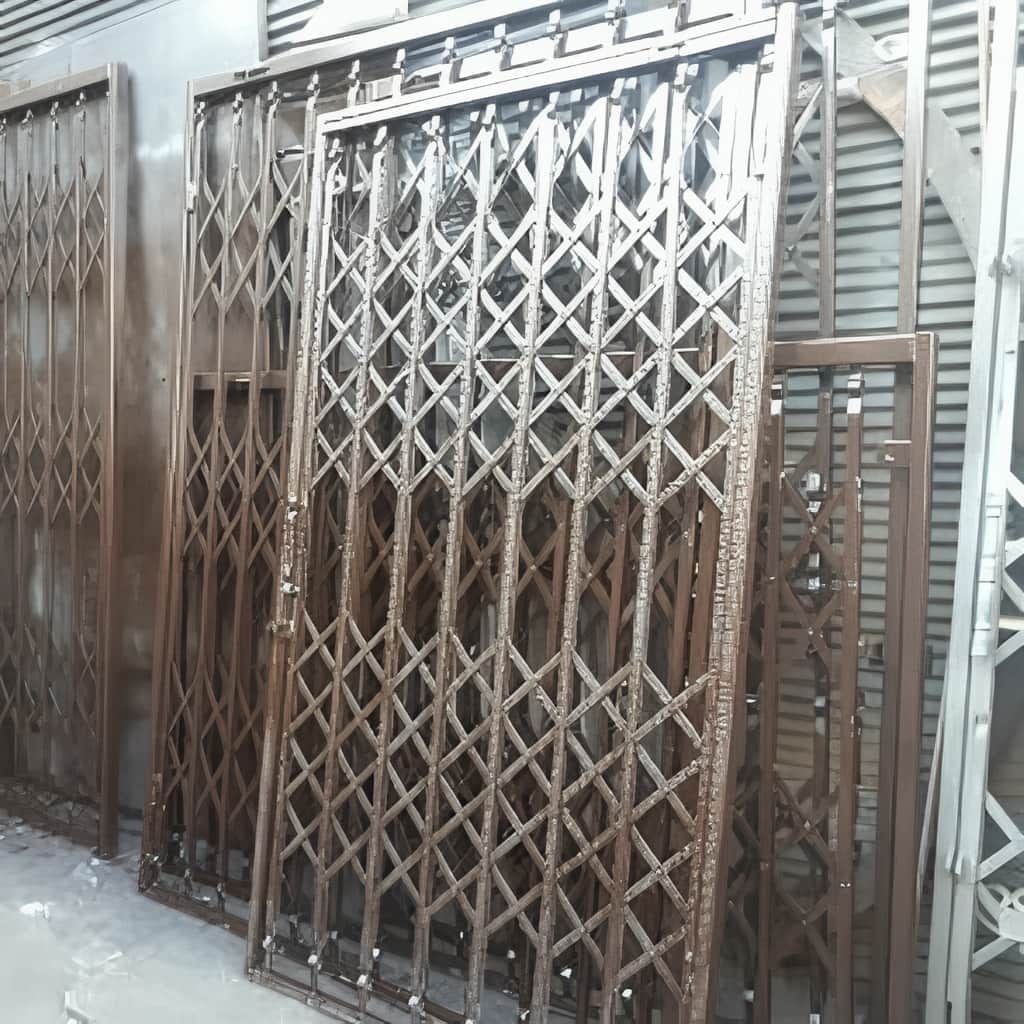 درب آکاردئونی با یراق محکم و بادوام
