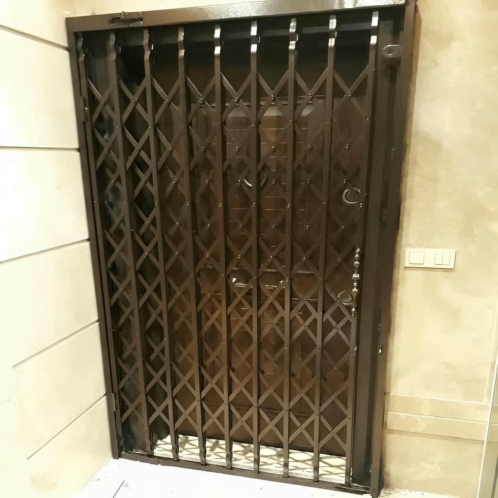 درب آکاردئونی ضد سرقت با تسمه مقاوم و منظم