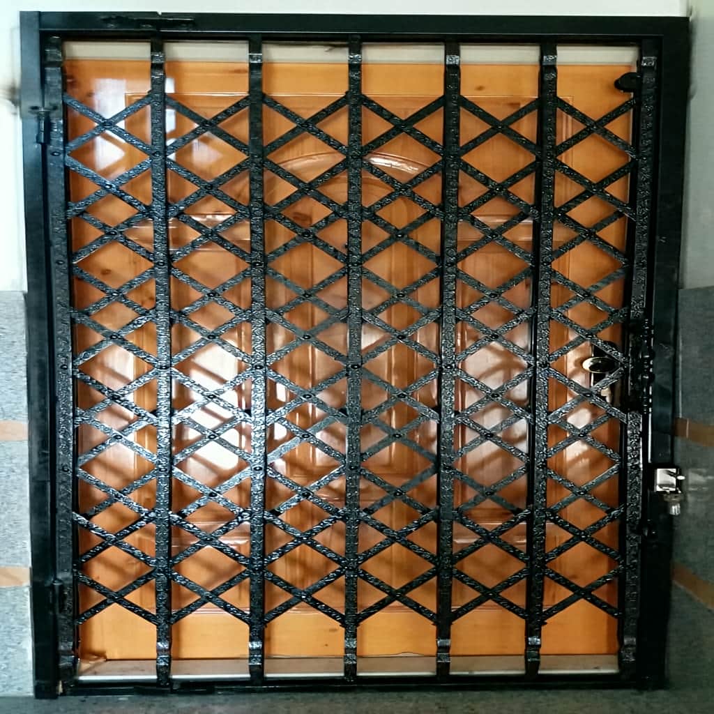 قیمت درب آکاردئونی با تعداد گل متراکم