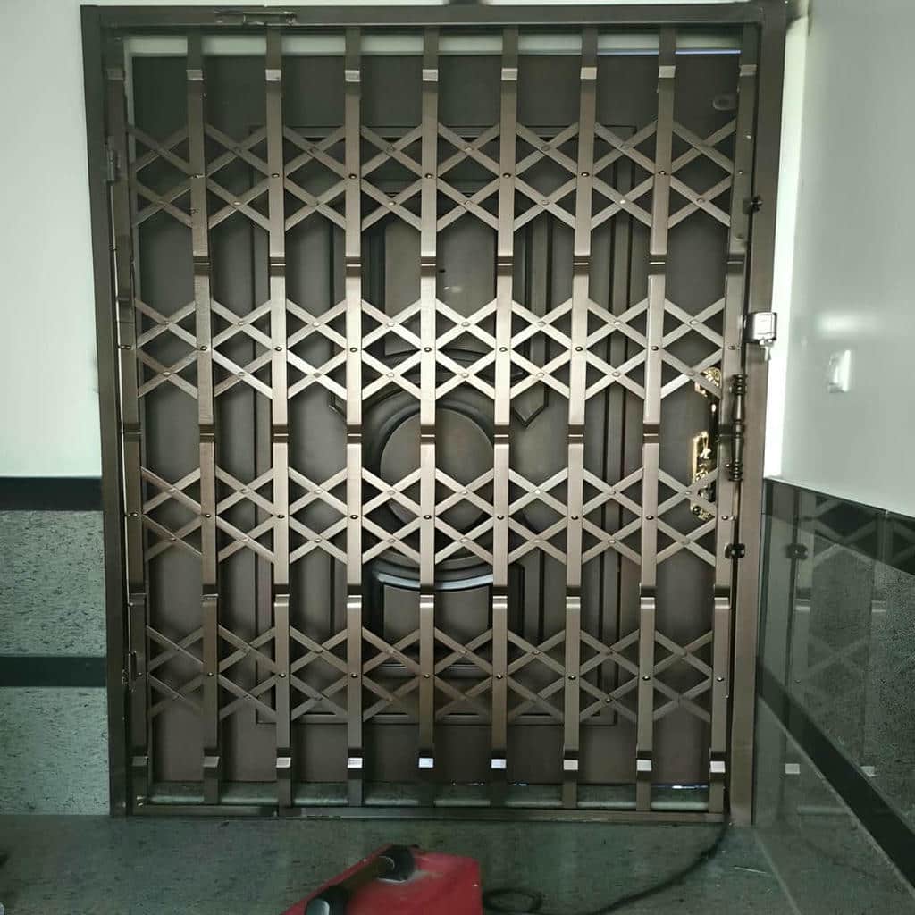درب آکاردئونی با پروفیل فلزی ضخیم
