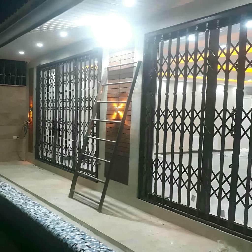 درب آکاردئونی ضد سرقت با پروفیل فلزی مناسب