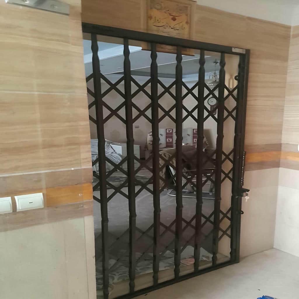 قفل درب آکاردئونی با محل اتصال ایمن