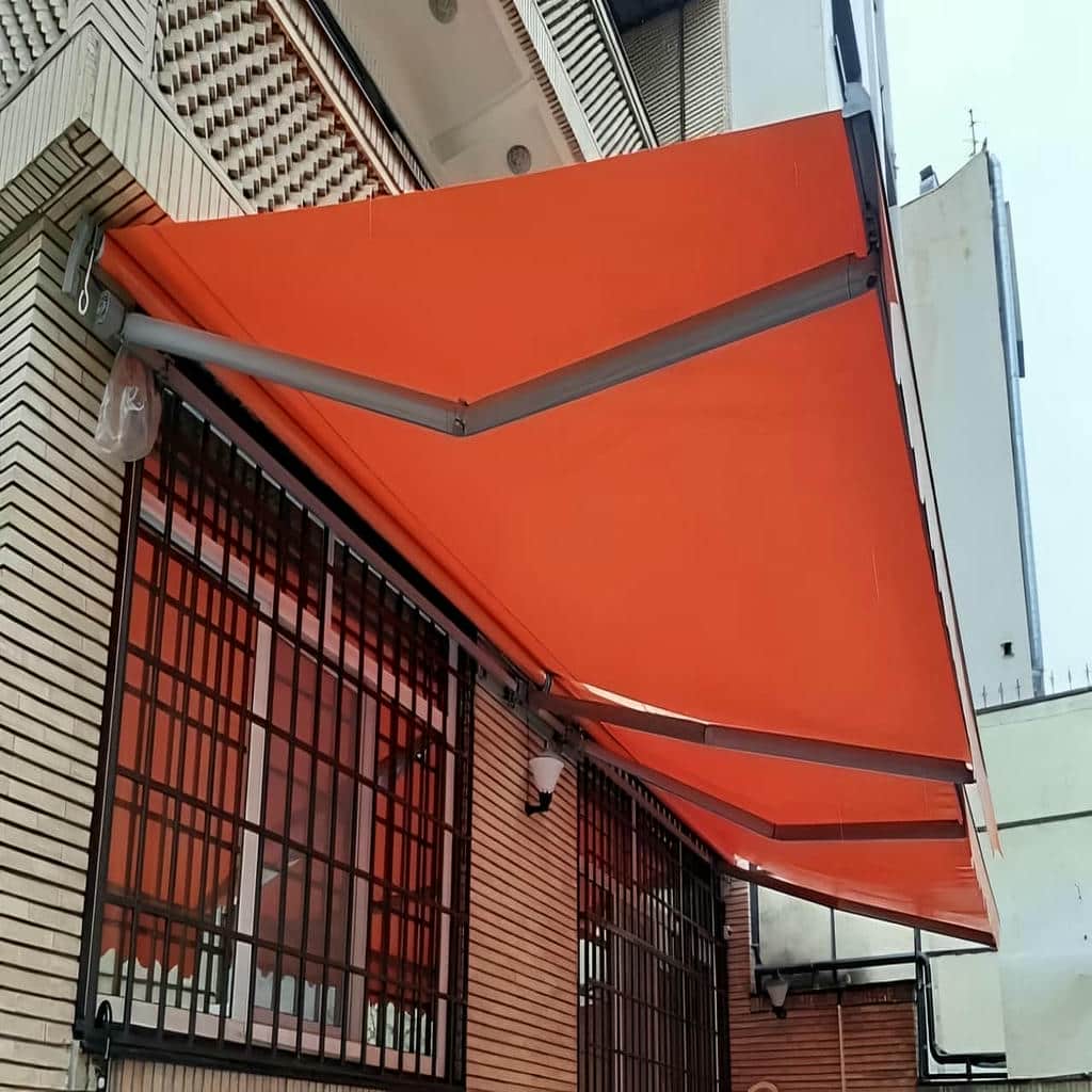سایبان برقی سنسوردار باد و باران با محافظت از بازوها سایبان برقی سنسوردار باد و باران با محافظت از بازوها