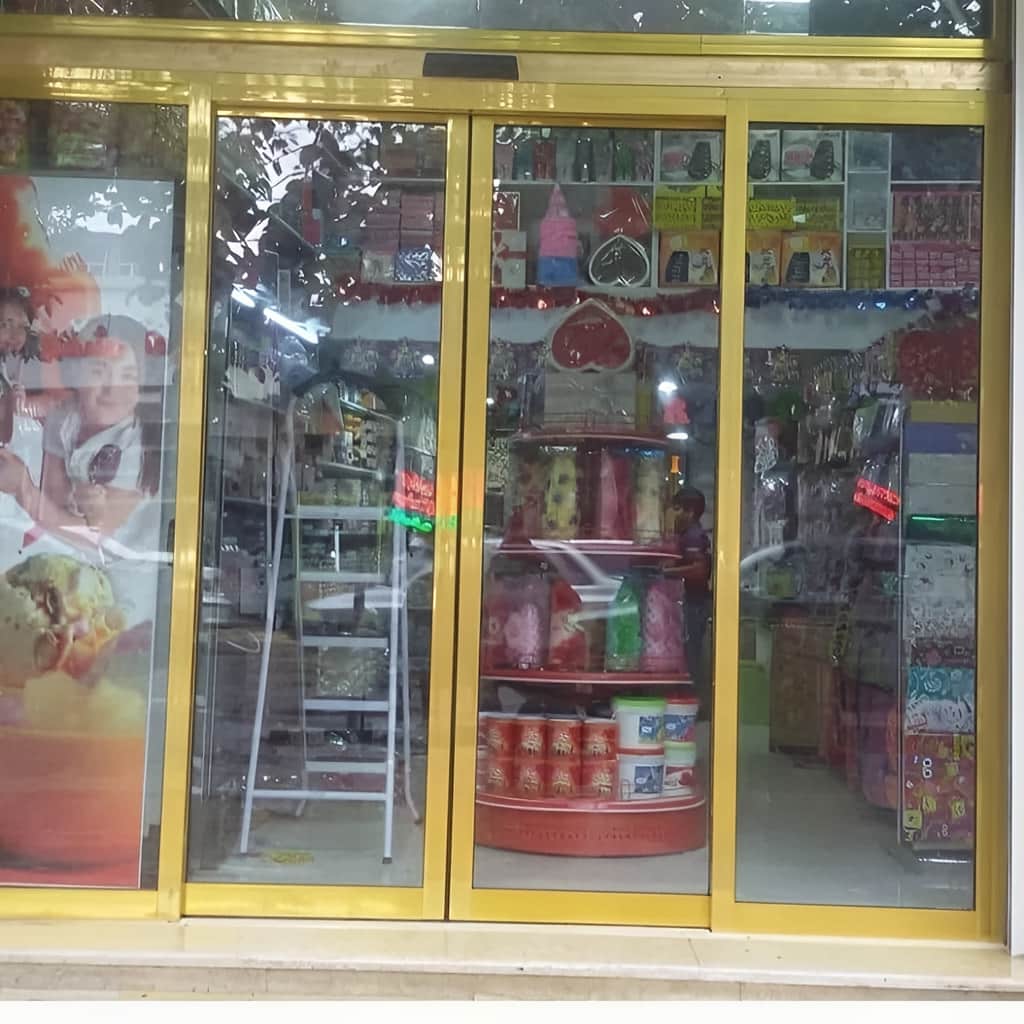 درب اتوماتیک شیشه ای با تست سنسور حرکتی درب اتوماتیک شیشه ای با تست سنسور حرکتی