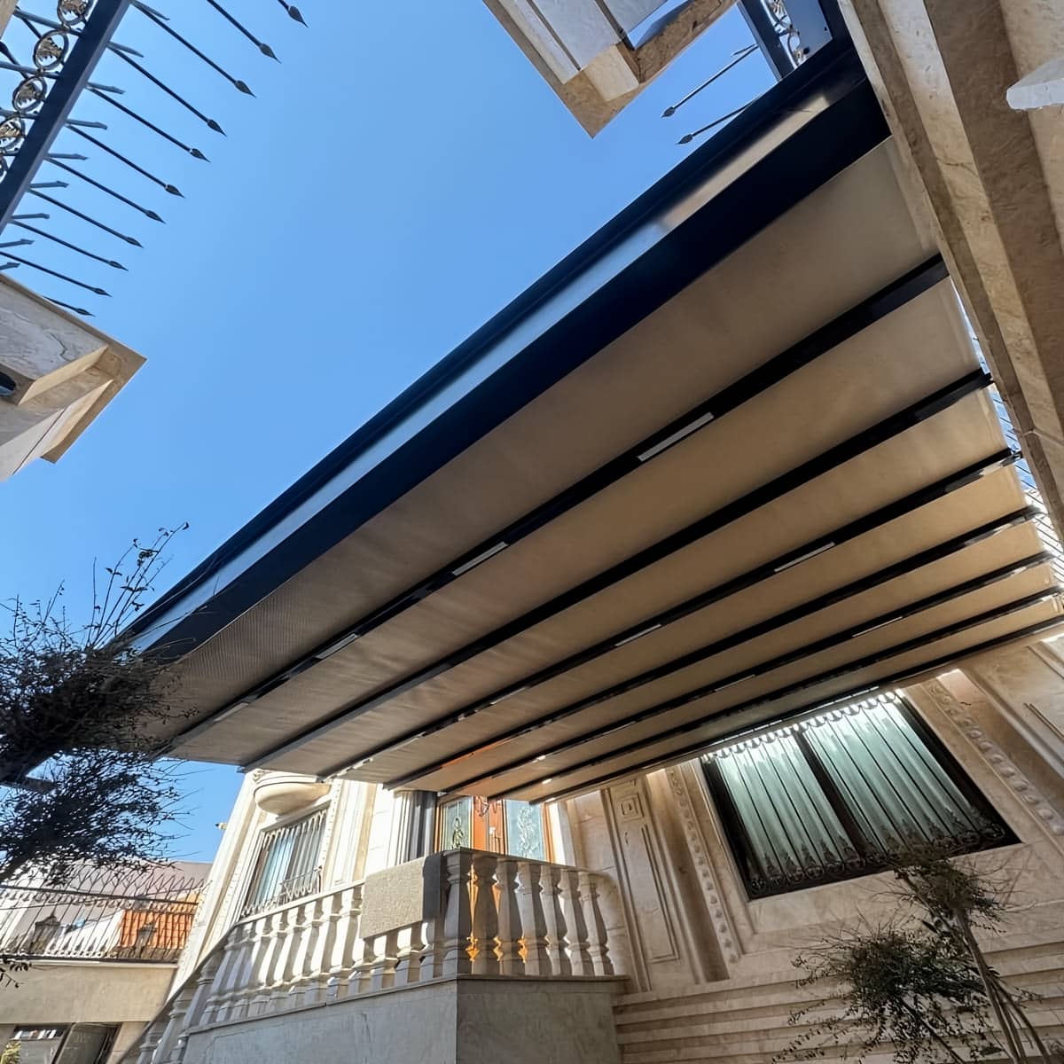 سقف برقی پارچه ای پرگولا با پارچه مقاوم فضای باز سقف برقی پارچه ای پرگولا