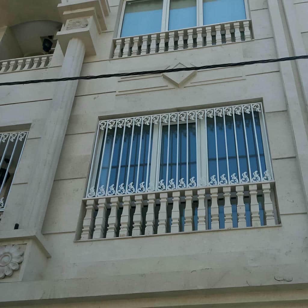 حفاظ پنجره فلزی با جوشکاری تمیز اتصالات