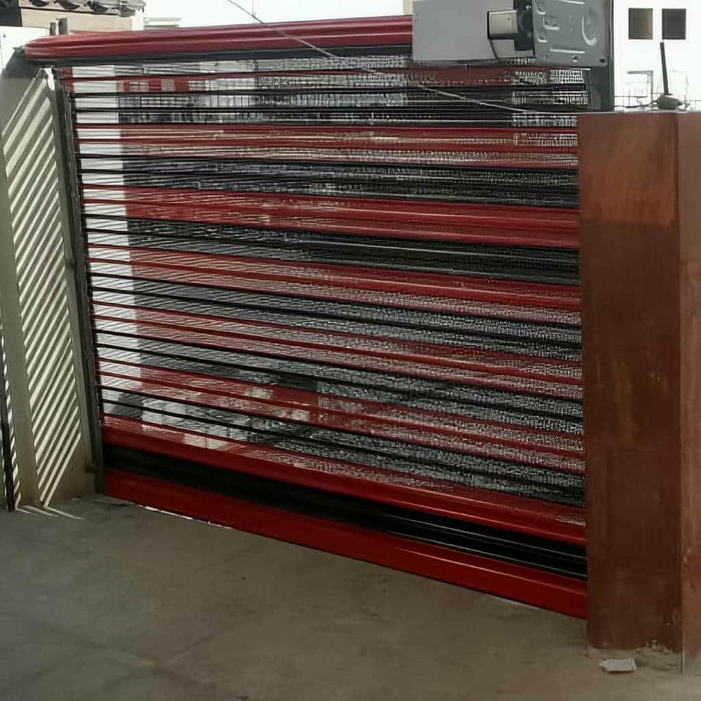 کرکره برقی پارکینگ با ریل فلزی تراز در دو طرف دهانه کرکره برقی پارکینگ با ریل فلزی تراز در دو طرف دهانه
