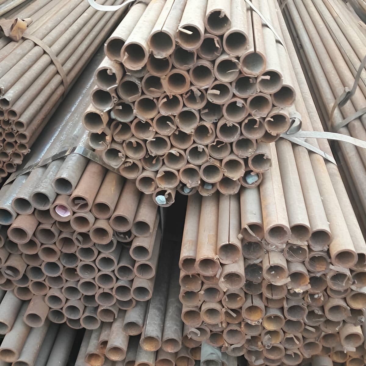 داربست هیئتی با پوشش پارچه ای هماهنگ با فضای مراسم داربست هیئتی با پوشش پارچه ای هماهنگ با فضای مراسم