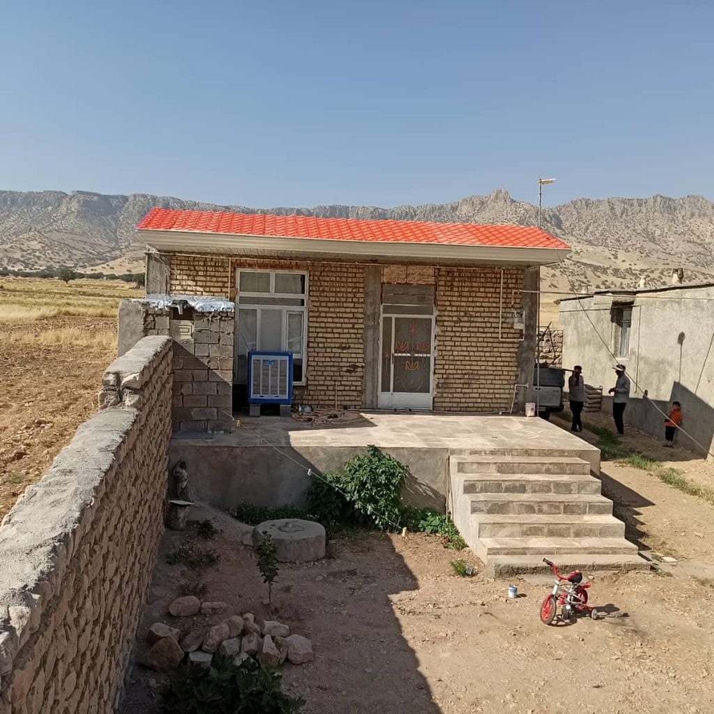 آردواز ورودی ساختمان هماهنگ با نمای اصلی