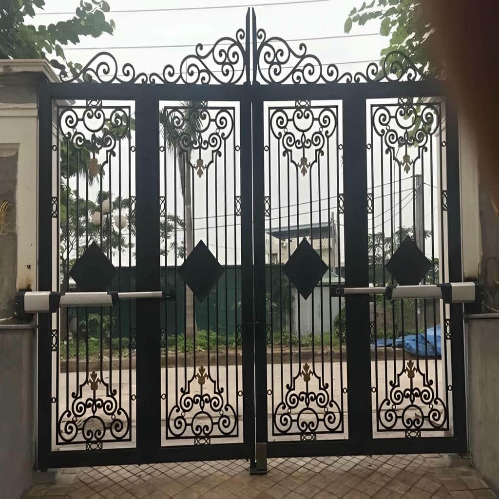 جک پارکینگی با موتور بازویی نصب شده روی درب لولایی مرکز تخصصی فروش جک پارکینگی