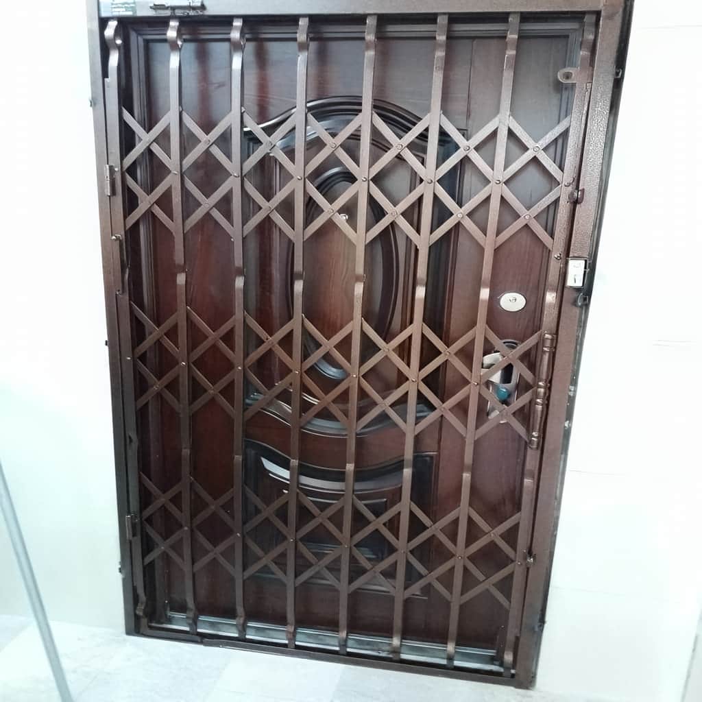 طرح تسمه باریک درب آکاردئونی سه گل با حرکت سبک