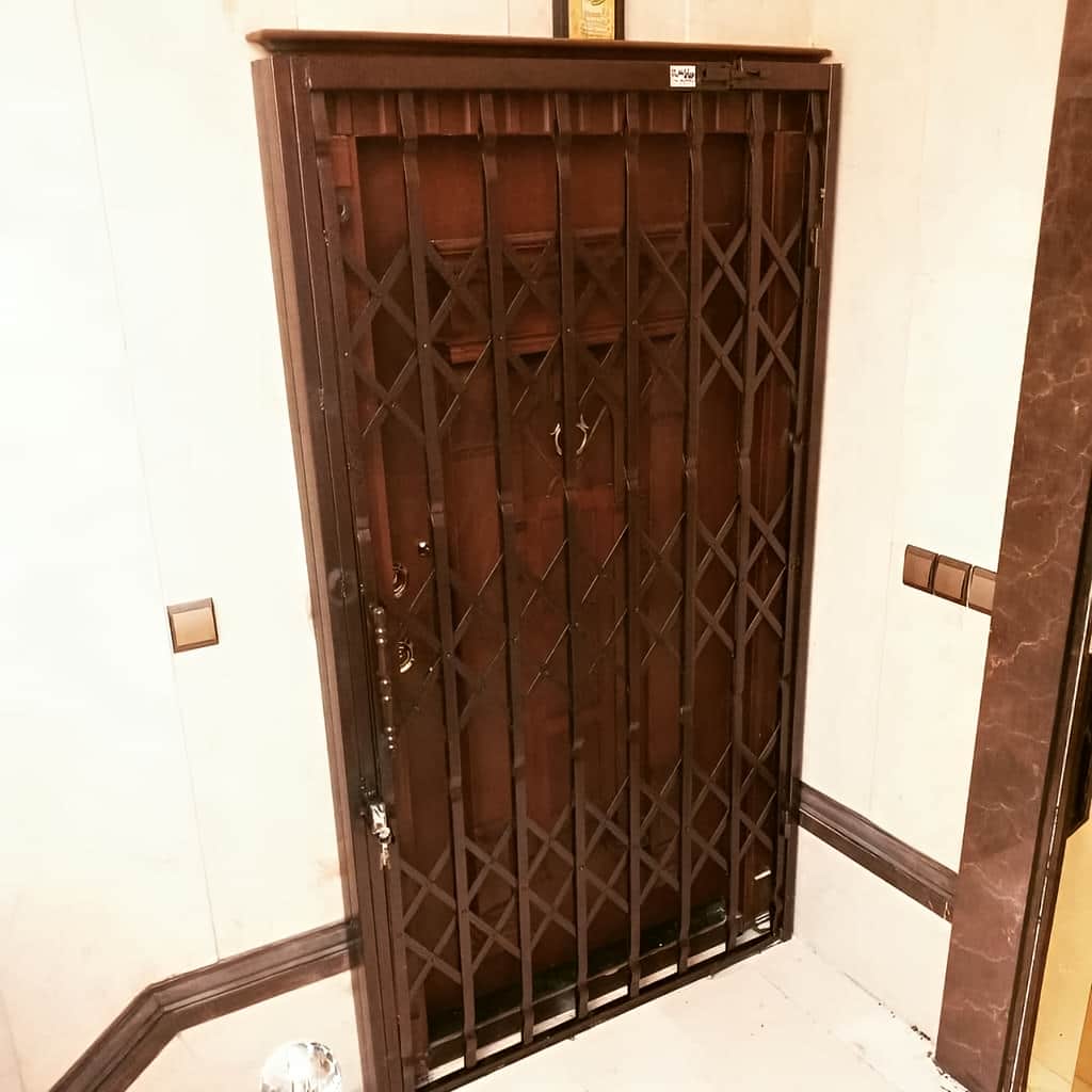 اجرای حفاظ آکاردئونی آهنی با حفظ مسیر خروج