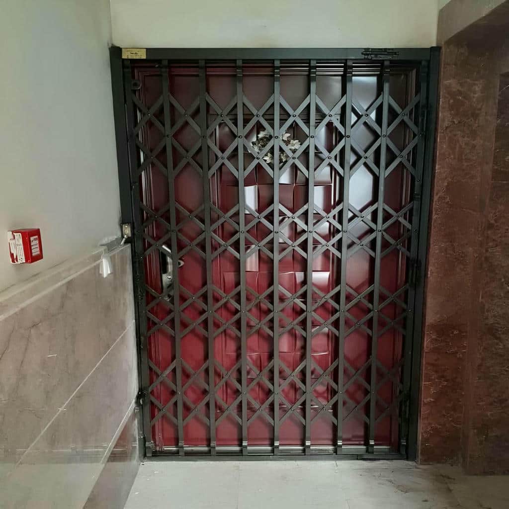 قیمت درب آکاردئونی سفید طلایی بر اساس ابعاد و متریال