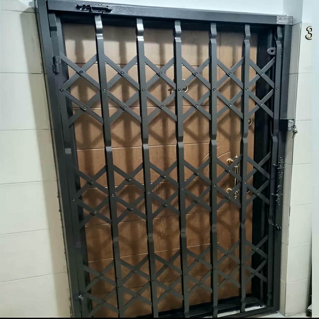 خرید درب آکاردئونی سفید طلایی با ریل تقویت‌شده