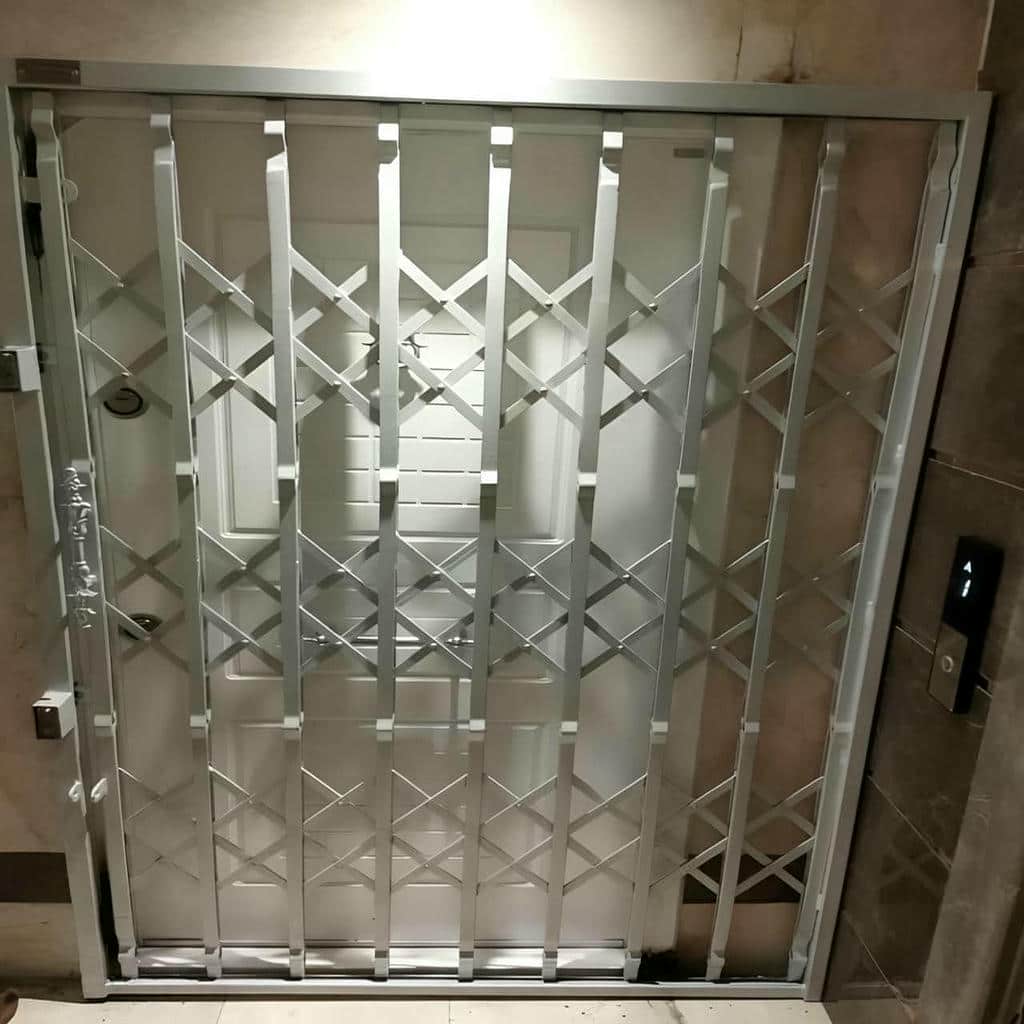 اجرای حفاظ درب آپارتمان ضد دیلم با حفظ مسیر خروج