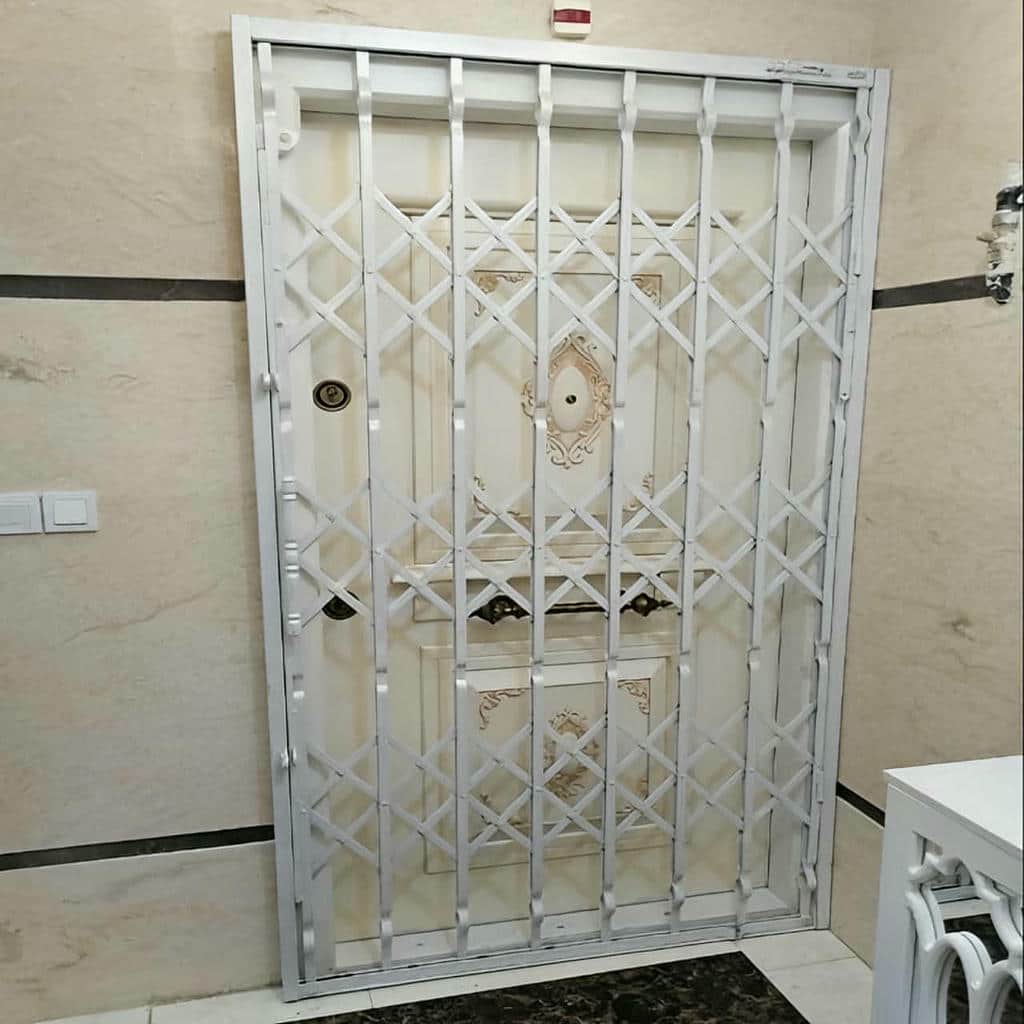 درب آکاردئونی چهار گل با شبکه لوزی متراکم