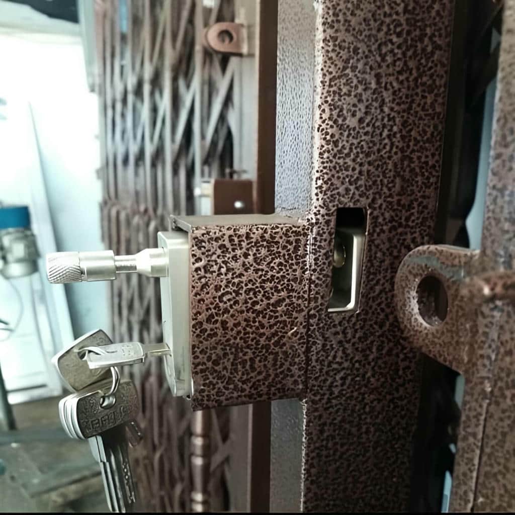 طرح ساده حفاظ آکاردئونی راهرو با شبکه لوزی