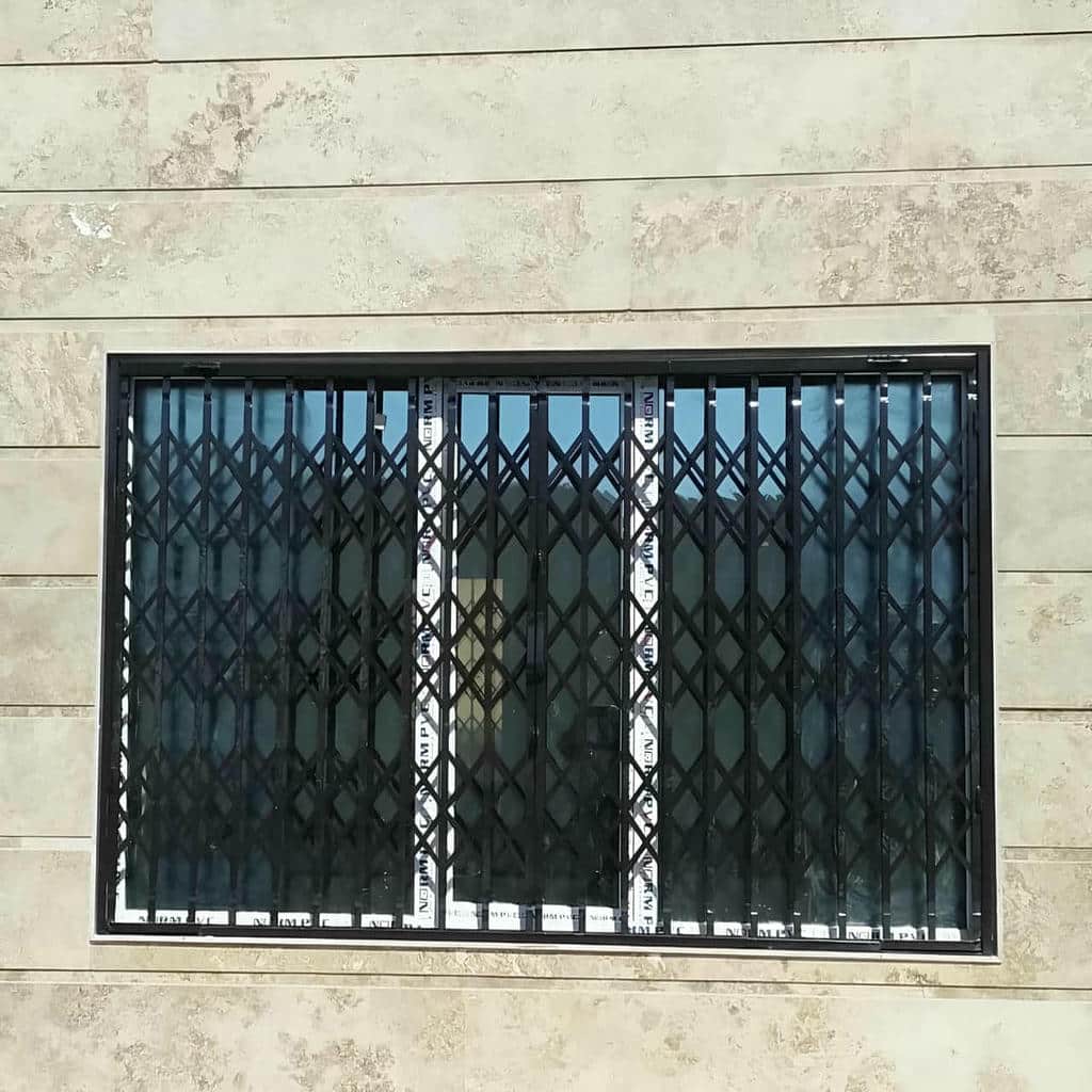 مدل پنج گل درب آکاردئونی شیک برای حریم بیشتر