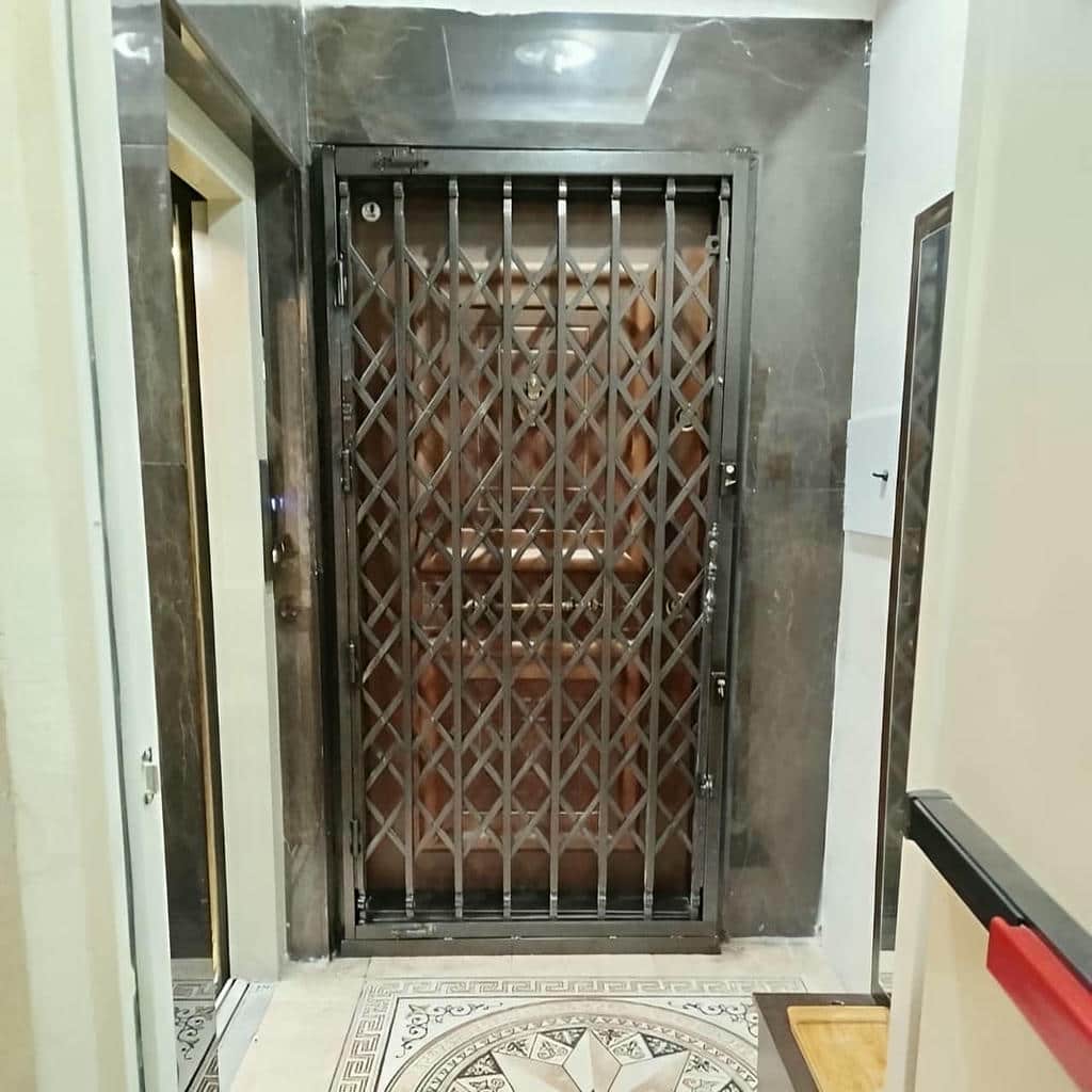 مدل میله‌ای درب حفاظ فلزی ورودی واحد با کنترل مناسب