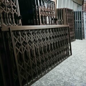 12 مدل درب آکاردئونی سفید طلایی