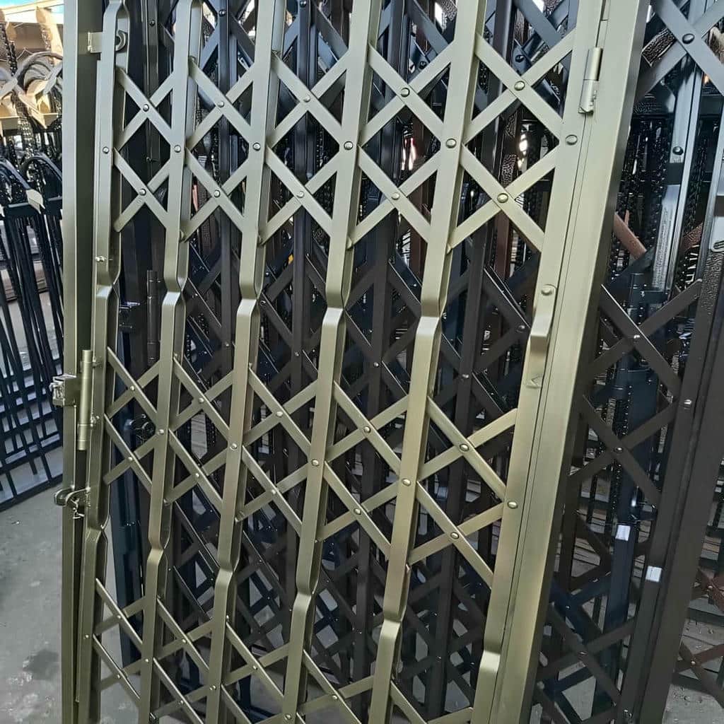 خرید درب آکاردئونی سلطنتی گل دار با قفل مخفی