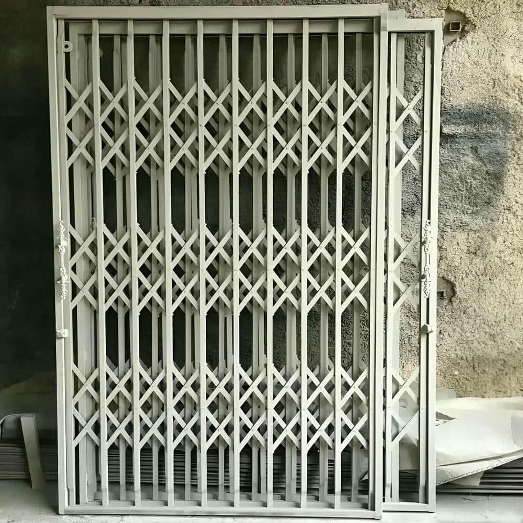 مدل کم‌صدا درب آکاردئونی طلایی سلطنتی برای آرامش