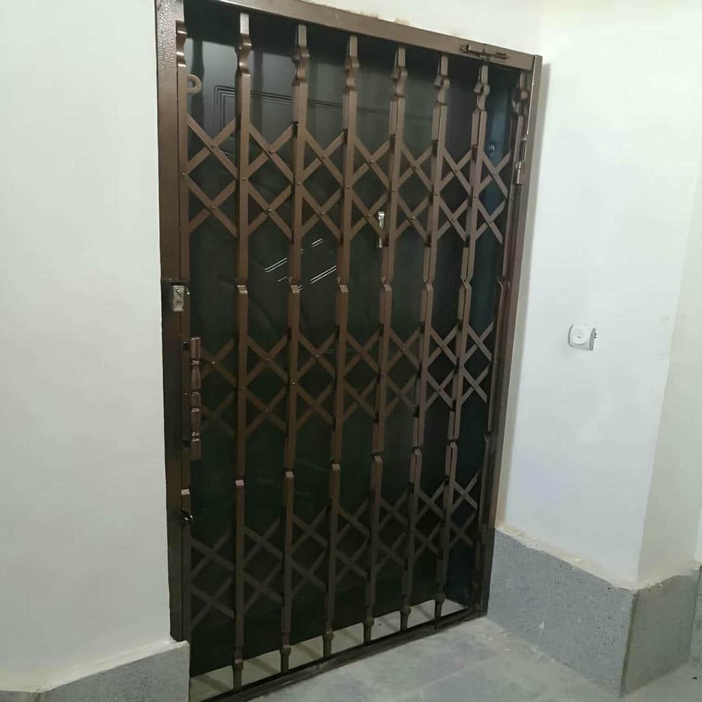 درب آکاردئونی دو لوزی برای کنترل بیشتر ورودی