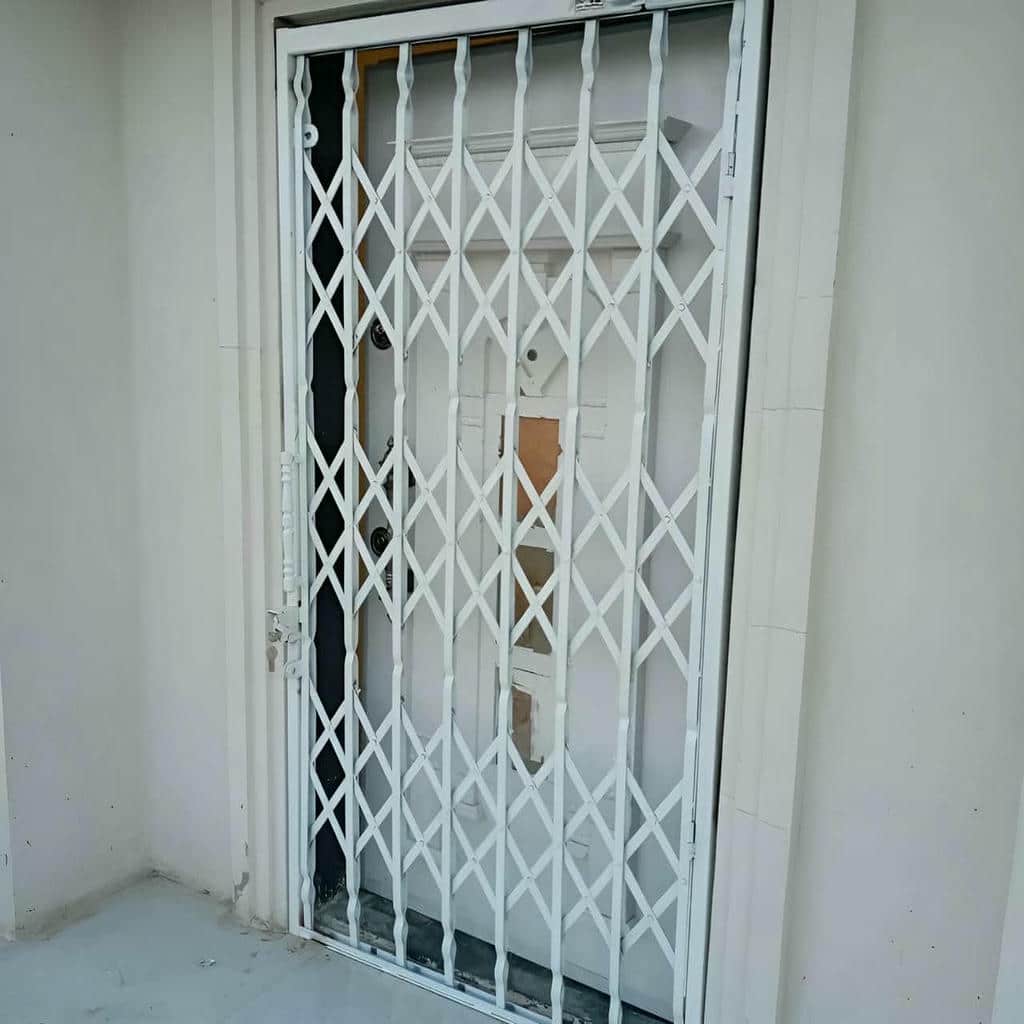 قیمت درب آکاردئونی سلطنتی گل دار بر اساس ابعاد و تزئینات