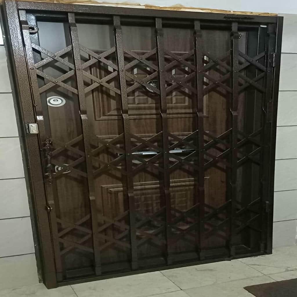 سفارش درب حفاظ فلزی ورودی واحد متناسب با حریم