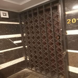 9 مدل درب آکاردئونی سلطنتی گل دار