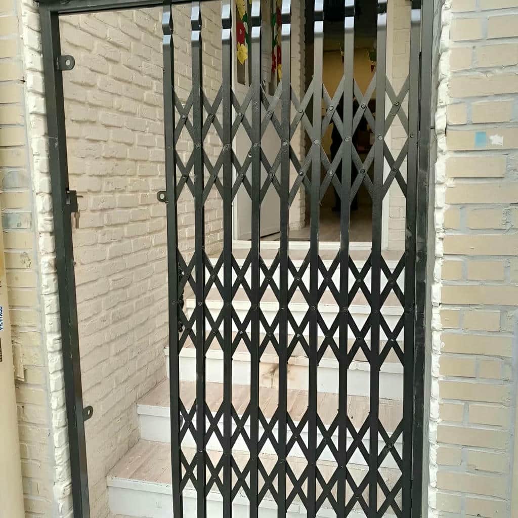 نصب درب آکاردئونی لوزی با حرکت روان و کم‌صدا
