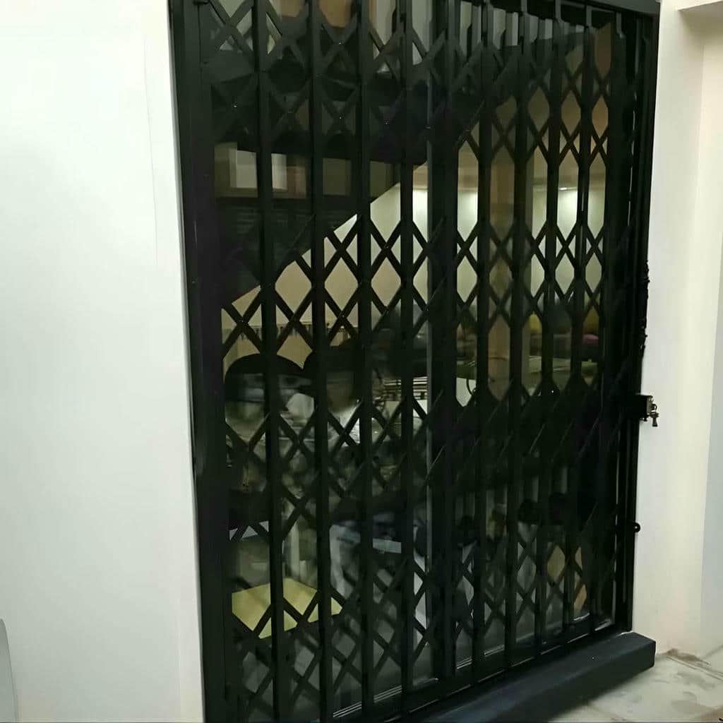 قیمت حفاظ درب آپارتمان ضد دیلم بر اساس ابعاد و قفل