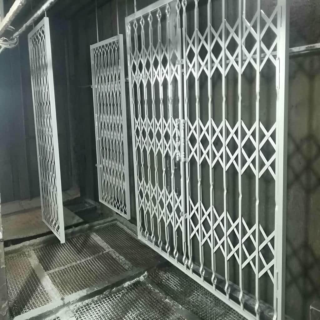 مدل کم‌صدا درب آکاردئونی قفل دار برای آرامش