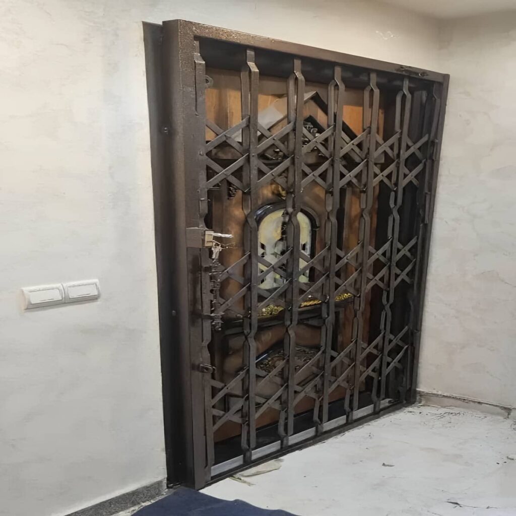 نصب حفاظ درب آپارتمان ضد دیلم با ریل تقویت‌شده
