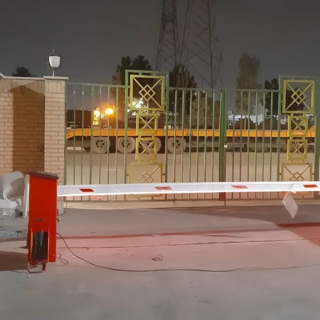 راهبند کم تردد با بازوی LED دار برای امنیت شبانه