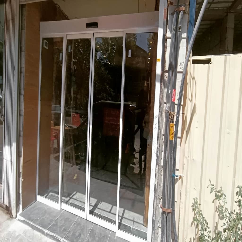 تعمیر درب شیشه ای اتوماتیک و تنظیم سنسور حرکت