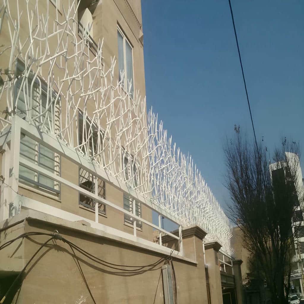 ساخت حفاظ سرنیزه ای میلگردی برای ورودی ساختمان