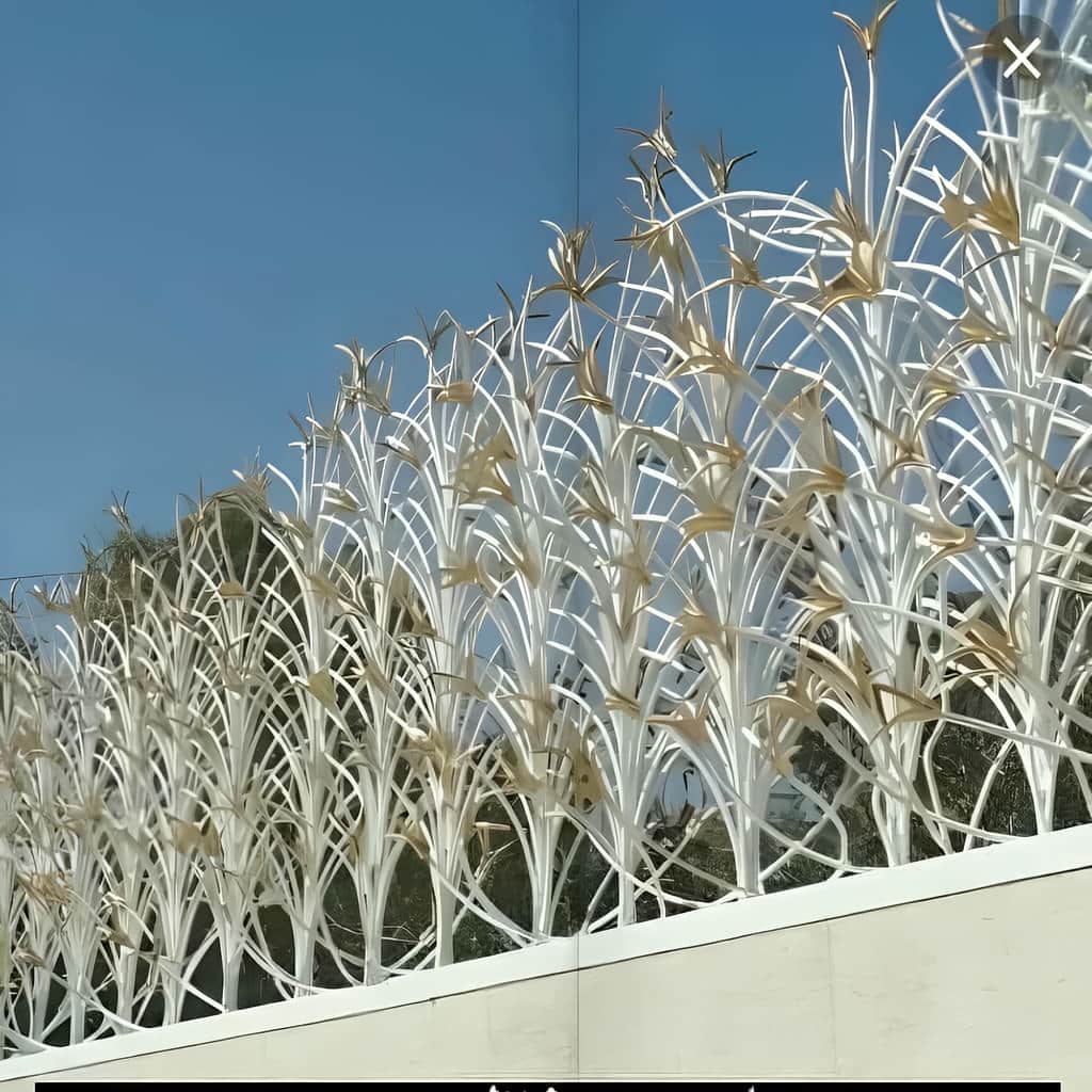 سفارش حفاظ لیلیوم دیوار هماهنگ با نمای ویلا