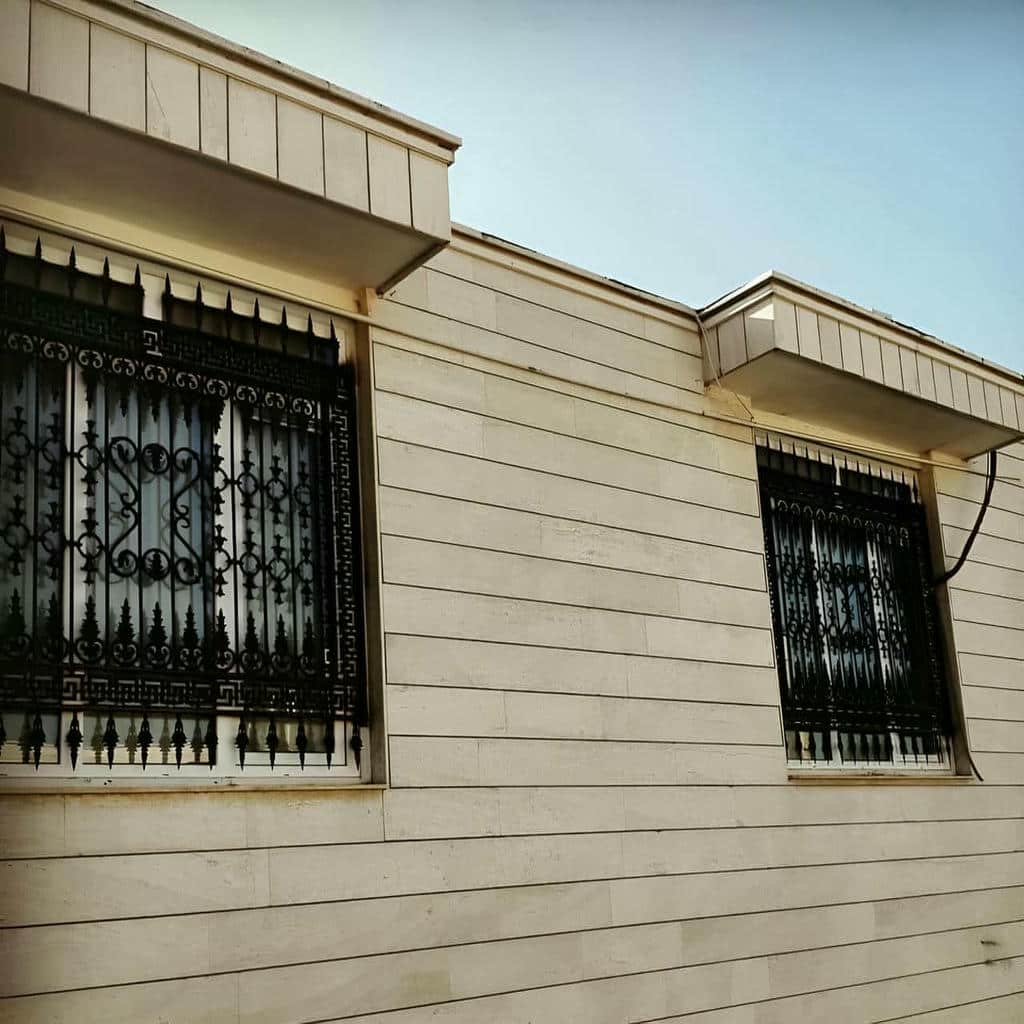 ساخت نرده پنجره شاسی دار با قاب میانی تقویتی