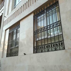 11 طرح حفاظ پنجره جای گلدان دار