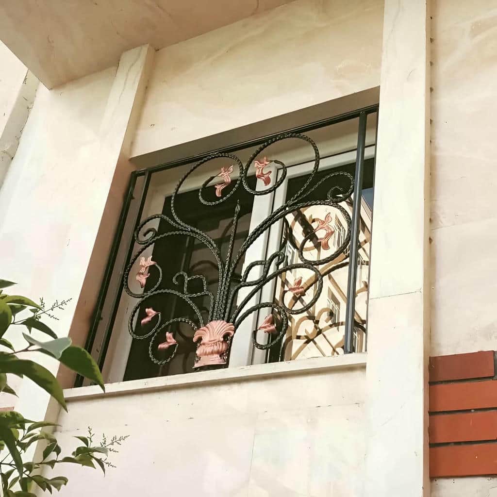 تولید حفاظ پنجره جای گلدان دار مدل دوطبقه