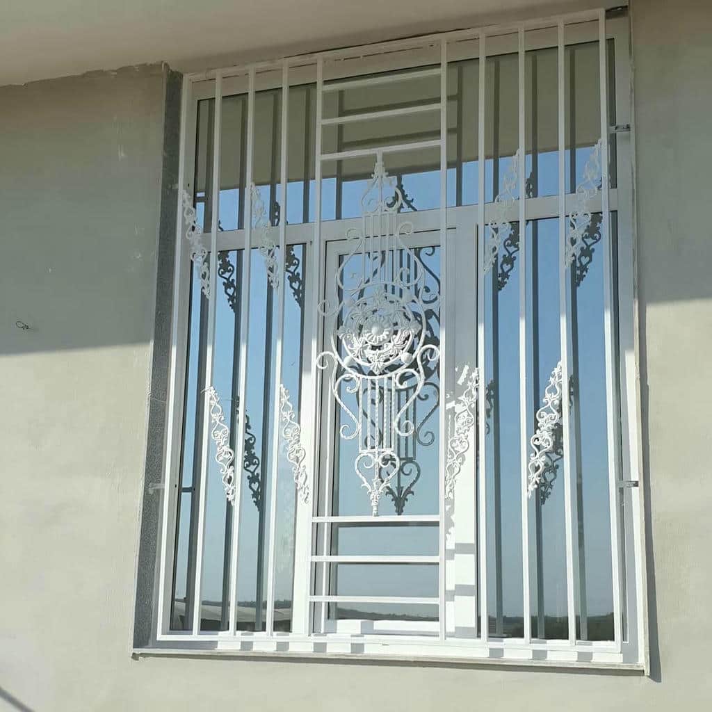 حفاظ پنجره مدرن شبکه هندسی مربع برای امنیت ورودی