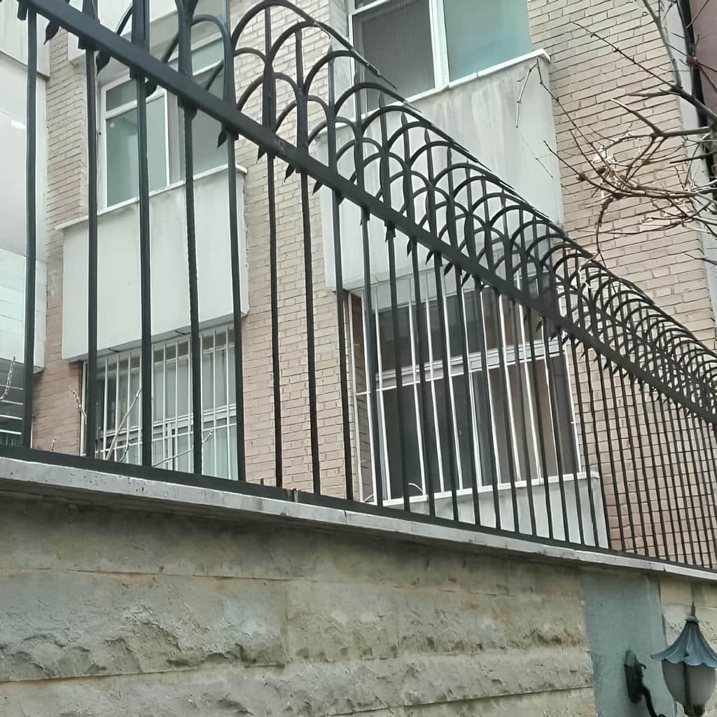 خرید حفاظ سرنیزه ای دیوار حیاط برای امنیت ورودی