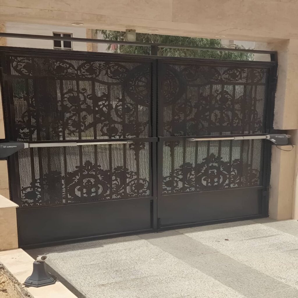 اجرای درب برقی ویلایی با قفل برقی