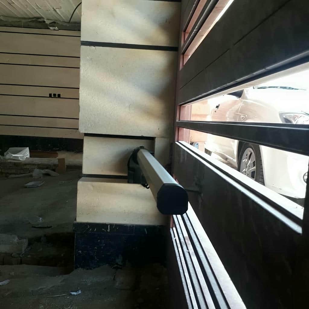 درب پارکینگ ریلی خودایستا برای حرکت روان