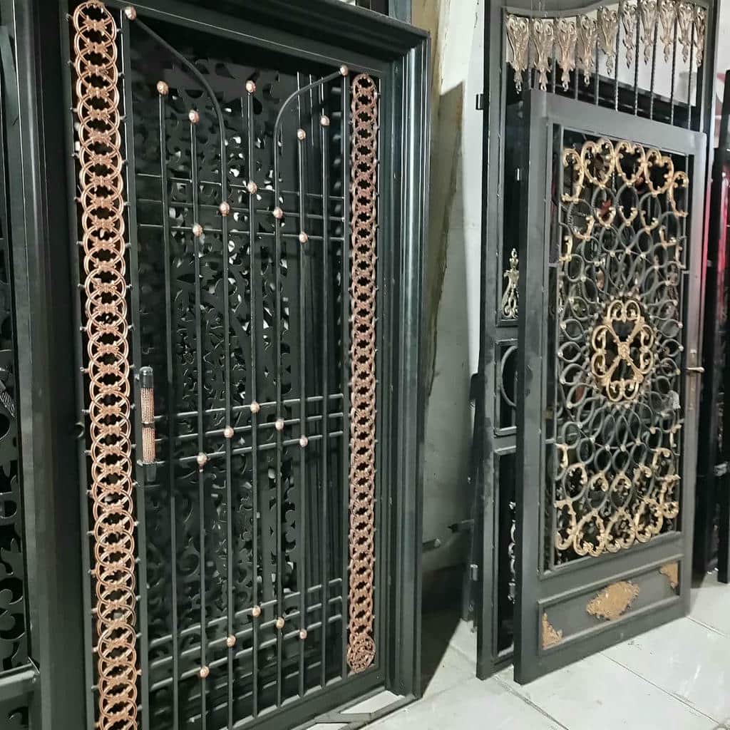 قیمت درب فلزی طرح چوب بر اساس رنگ و متریال سفارش