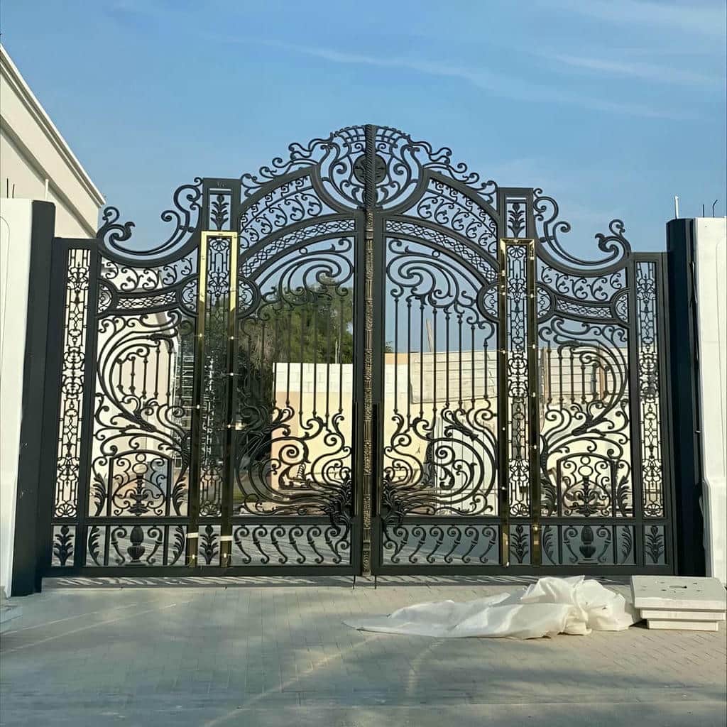 ساخت درب فلزی طرح چوب پوشیده برای کنترل دید ورودی